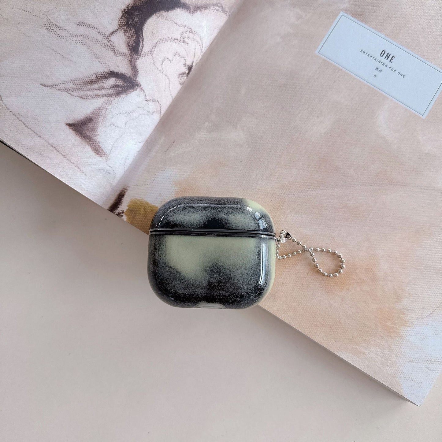 Apple AirPods glow-in-the-dark sand earphone case