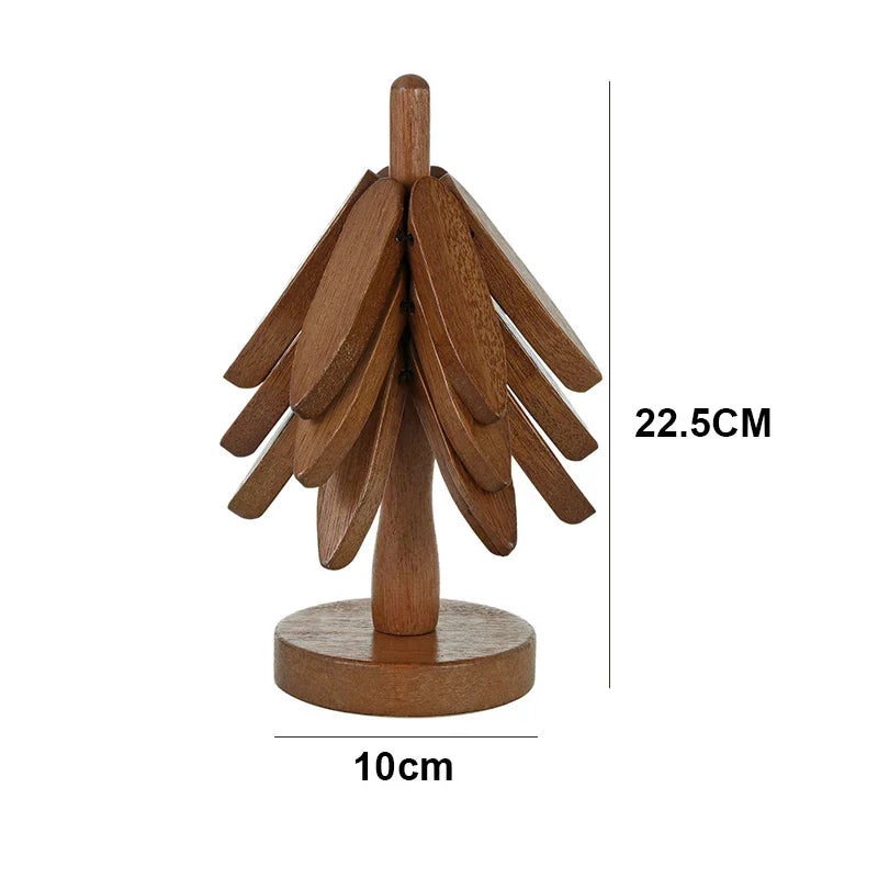 Sapin en bois noyer avec ses dimensions (22,5 cm de haut, base de 10 cm)